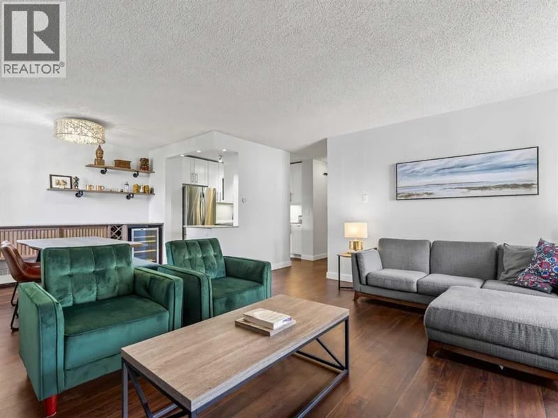 537 14 Avenue Southwest, Calgary, Alberta, T2R0M7, Calgary, Alberta — photo 1 of 5