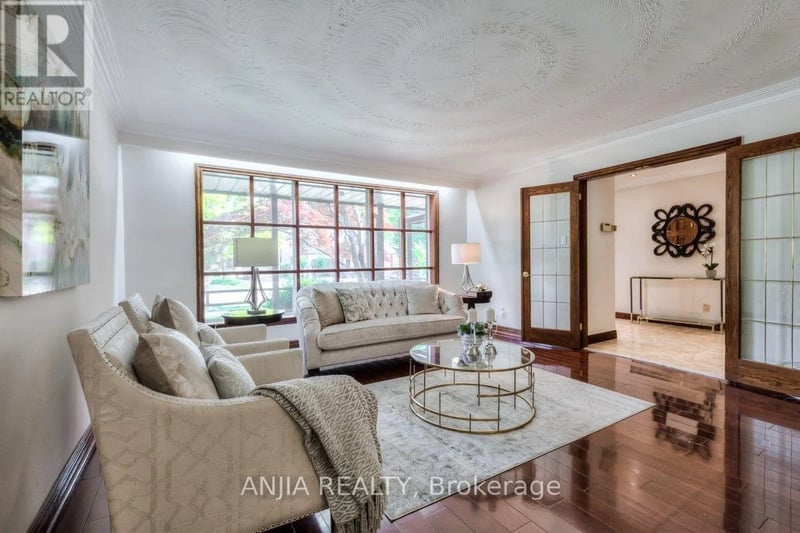 17 Ealing Drive, Toronto (St. Andrew-Windfields), Ontario, M2L2R4, Toronto (St. Andrew-Windfields), Ontario — photo 1 of 5