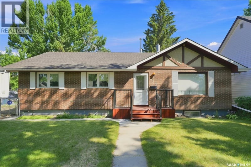 725 7th STREET E, Saskatoon, Saskatchewan, S7H0Y1, Saskatoon, Saskatchewan — photo 1 of 5