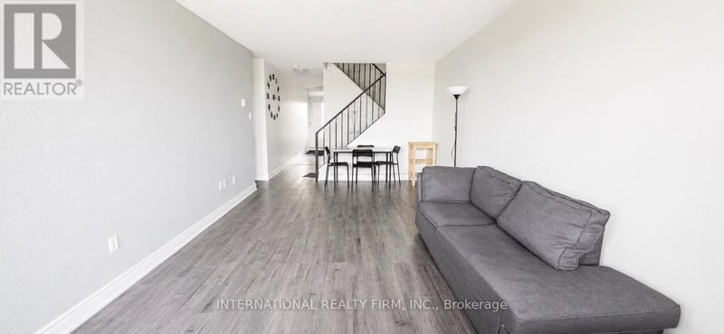 #308 40 Sunny Glenway, Toronto (Flemingdon Park), Ontario, M3C2Z2, Toronto (Flemingdon Park), Ontario — photo 1 of 5