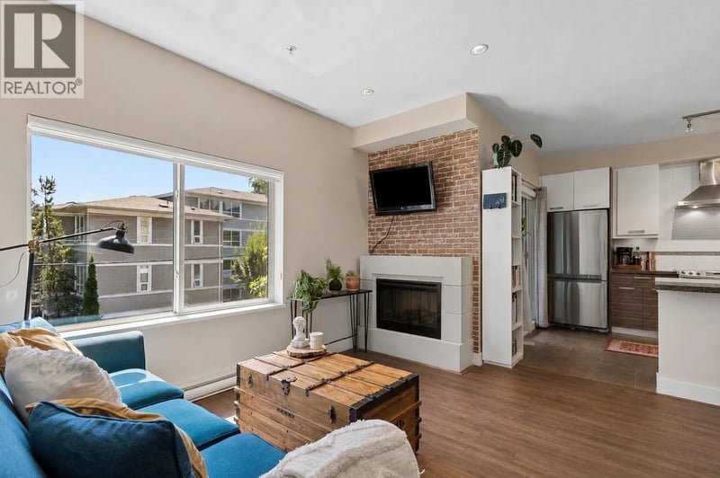 #206 1273 MARINE Drive, North Vancouver, British Columbia, V7P1T3, North Vancouver, British Columbia — photo 1 of 5