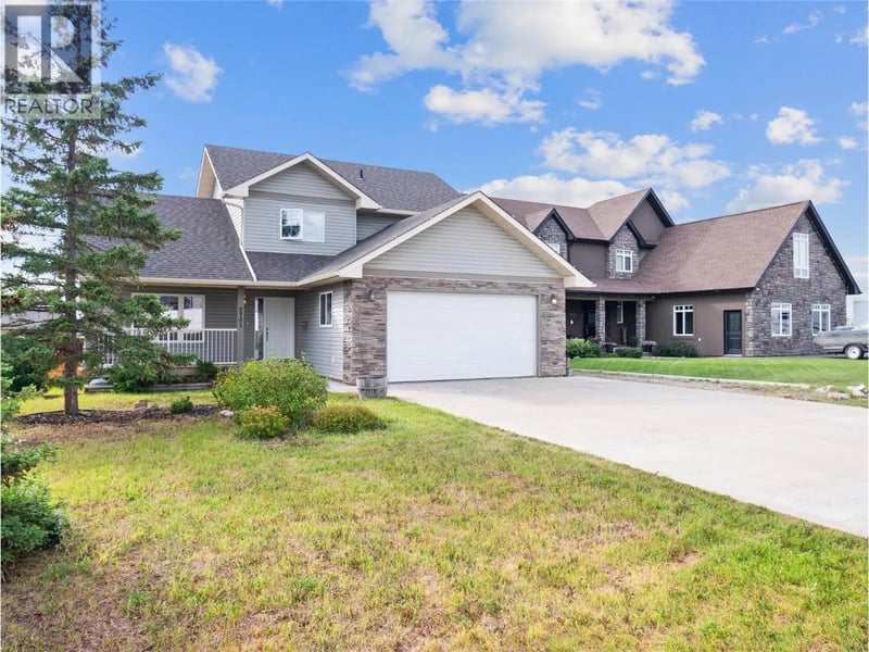 8705 19A Street, Dawson Creek, British Columbia, V1G0A6, Dawson Creek, British Columbia — photo 1 of 5