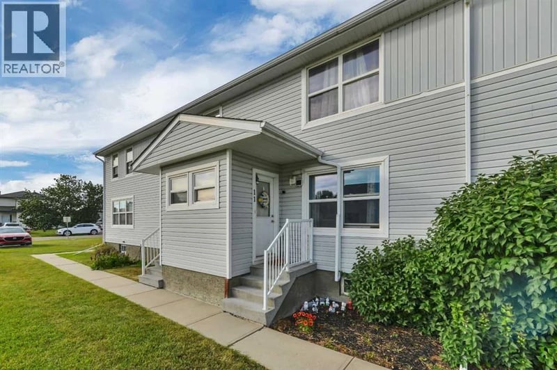 11 Poplar Crescent, Springbrook, Alberta, T4S1V3, Springbrook, Alberta — photo 1 of 5