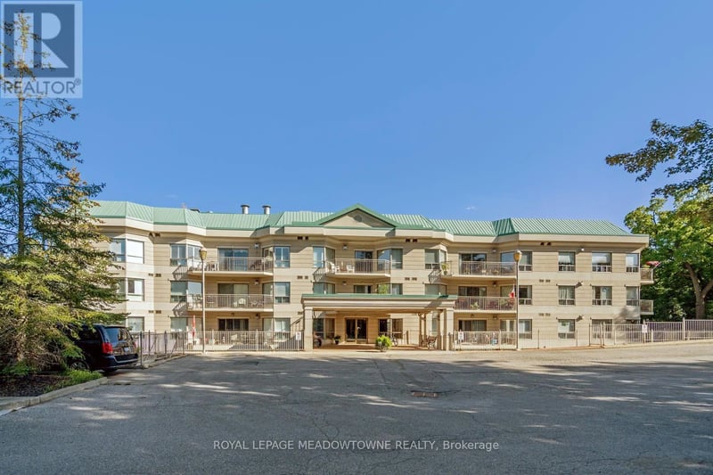 #Ph02 24 Chapel Street, Halton Hills (Georgetown), Ontario, L7G6A7, Halton Hills (Georgetown), Ontario — photo 1 of 5