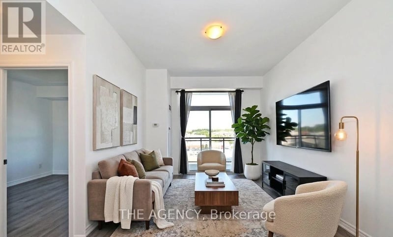 #809 11611 Yonge Street, Richmond Hill (Jefferson), Ontario, L4E1G2, Richmond Hill (Jefferson), Ontario — photo 1 of 5
