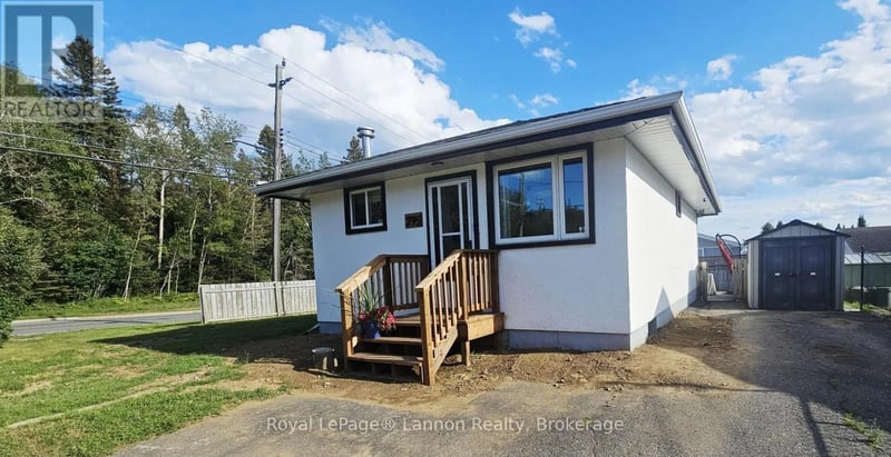 295 Cowan Street, Thunder Bay (Current River), Ontario, P7A1R6, Thunder Bay (Current River), Ontario — photo 1 of 5