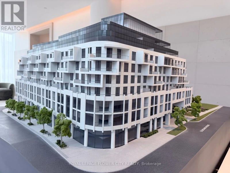 #301 505 Glencairn Avenue, Toronto (Englemount-Lawrence), Ontario, M6B0B2, Toronto (Englemount-Lawrence), Ontario — photo 1 of 5
