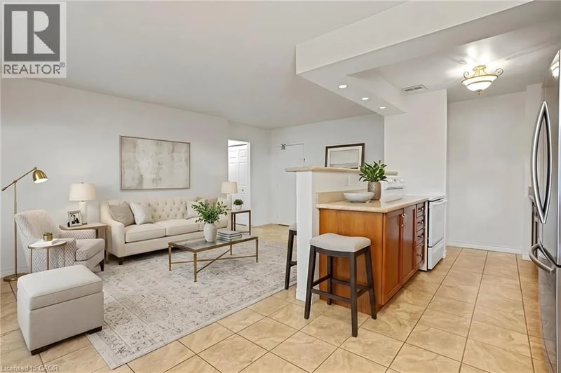 #114 793 COLBORNE Street, Brantford, Ontario, N3S7J3, Brantford, Ontario — photo 1 of 5