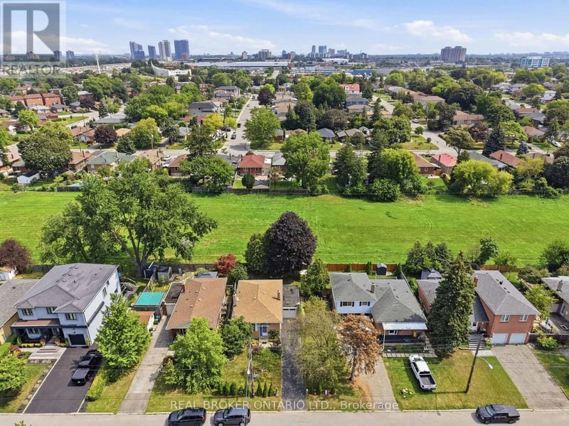 88 Cavehill Crescent, Toronto (Wexford-Maryvale), Ontario, M1R4P9, Toronto (Wexford-Maryvale), Ontario — photo 1 of 5