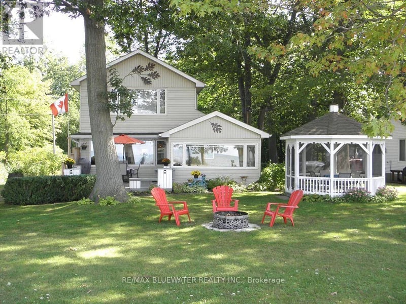 9714 Lake Road, Lambton Shores (Kettle Point), Ontario, N0N1J1, Lambton Shores (Kettle Point), Ontario — photo 1 of 5