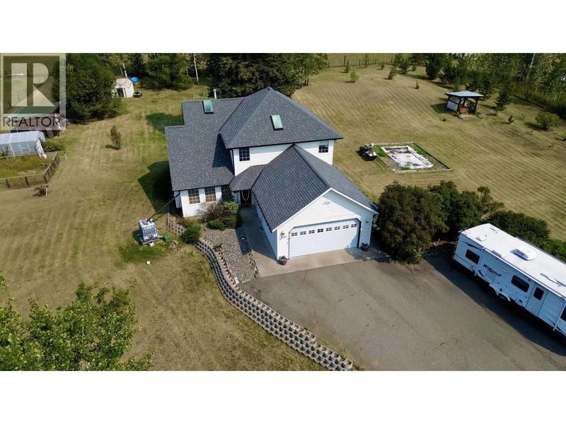 5581 LAKESIDE Court, 103 Mile House, British Columbia, V0K2E1, 103 Mile House, British Columbia — photo 1 of 5
