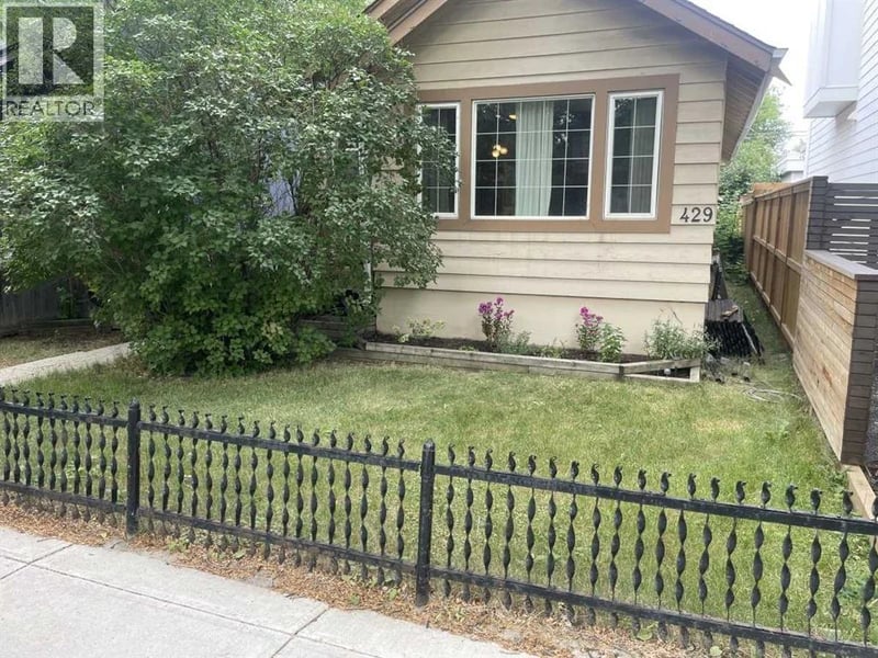 429 10 Street Northeast, Calgary, Alberta, T2E4M2, Calgary, Alberta — photo 1 of 5
