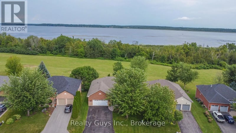 16 Crescent Moon Lane, Kawartha Lakes (Mariposa), Ontario, L0C1G0, Kawartha Lakes (Mariposa), Ontario — photo 1 of 5
