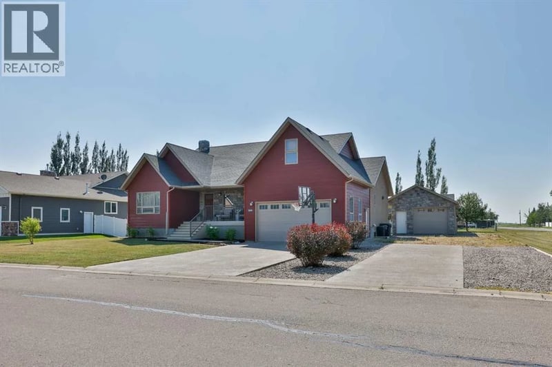 304 150 W, Raymond, Alberta, T0K2S0, Raymond, Alberta — photo 1 of 5