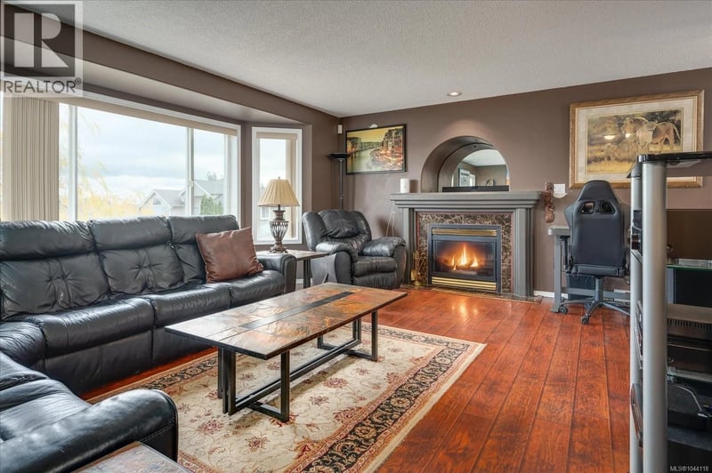 849 Inez Place, Nanaimo, British Columbia, V9R7A3, Nanaimo, British Columbia — photo 1 of 5