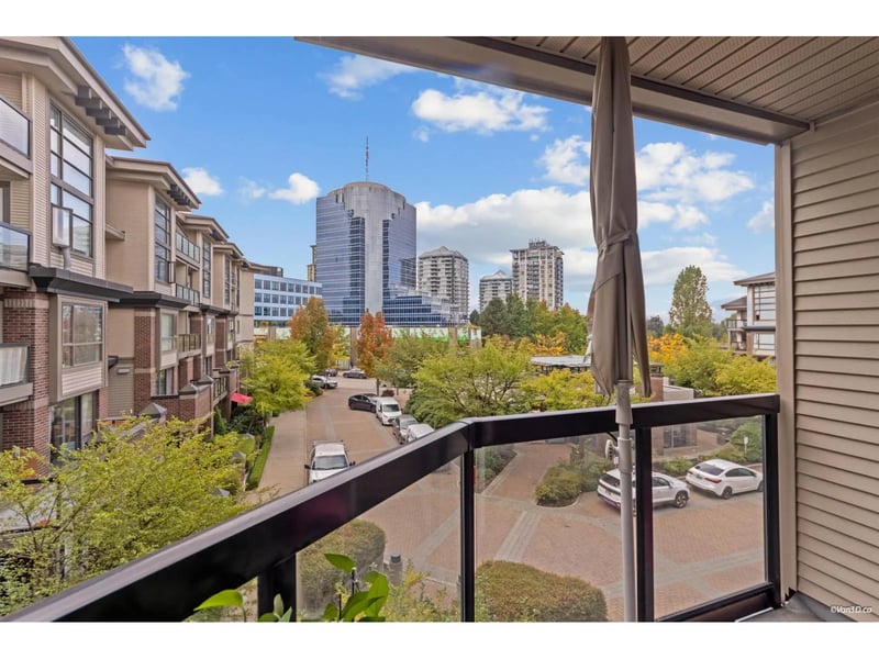 #329 10838 CITY Parkway, Surrey, British Columbia, V3T5X9, Surrey, British Columbia — photo 1 of 5