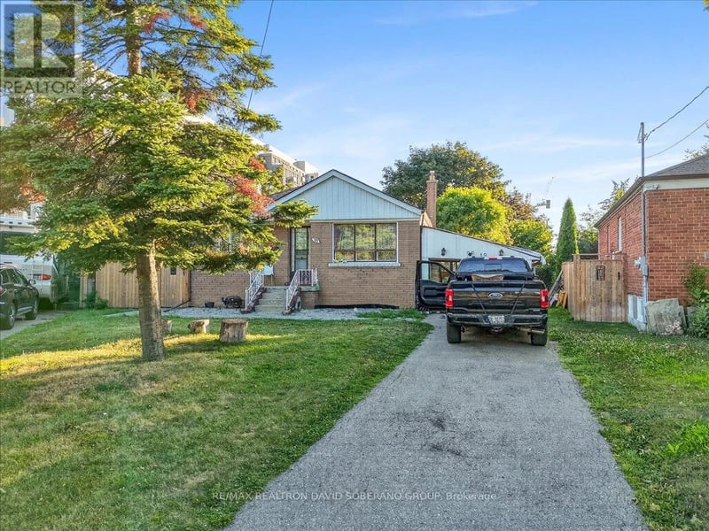 19 Wigan Crescent, Toronto (Clanton Park), Ontario, M3H3A3, Toronto (Clanton Park), Ontario — photo 1 of 5