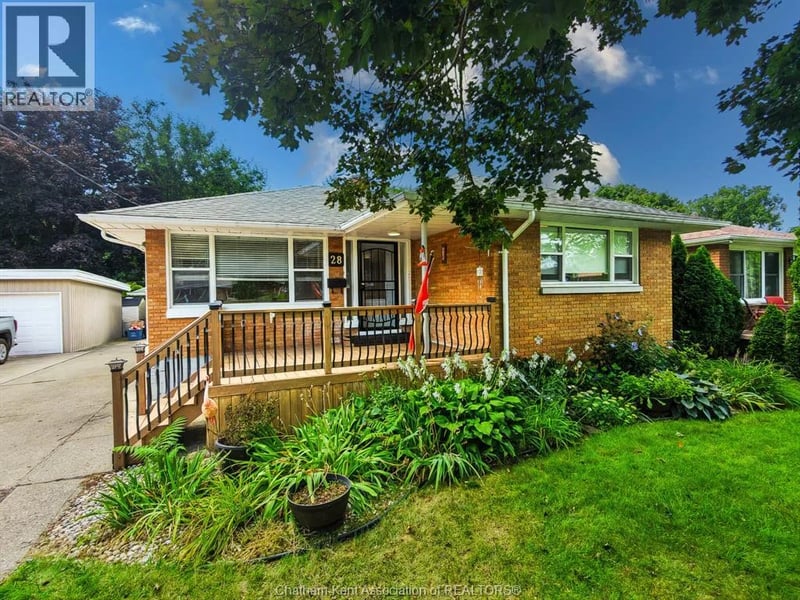 28 Woodland Avenue, Chatham, Ontario, N7L2S6, Chatham, Ontario — photo 1 of 5