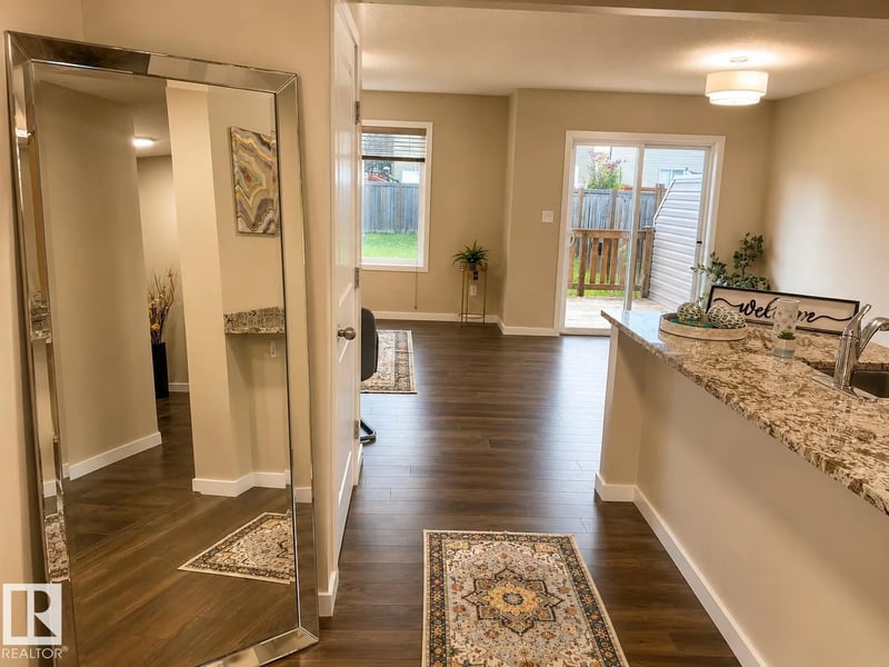 5407 14 AV SW, Edmonton, Alberta, T6X1S2, Edmonton, Alberta — photo 1 of 5