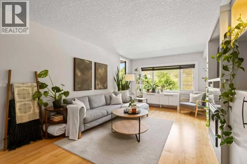 716 3 Avenue Northwest, Calgary, Alberta, T2N0J1, Calgary, Alberta — photo 1 of 5