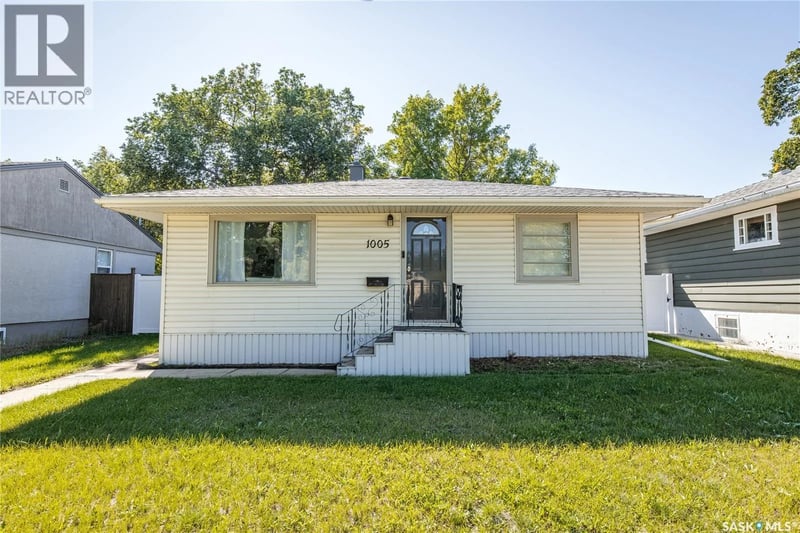 1005 Coteau STREET W, Moose Jaw, Saskatchewan, S6H5G3, Moose Jaw, Saskatchewan — photo 1 of 5