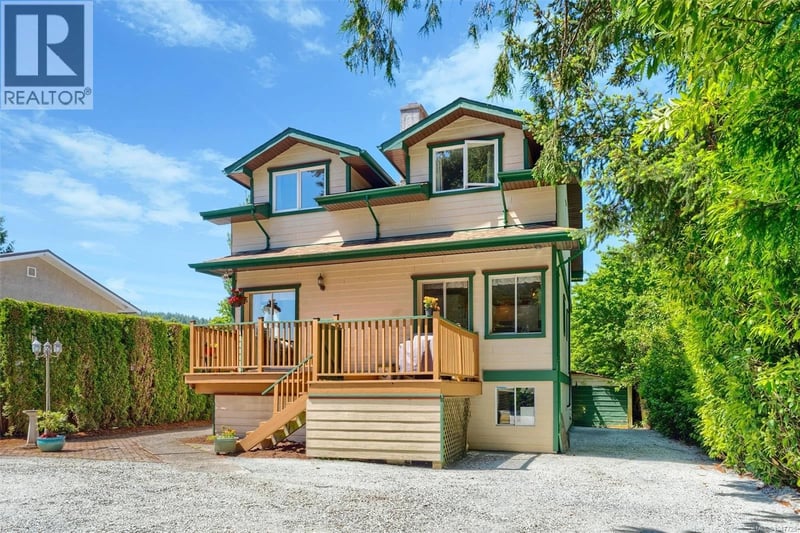 9220 East Saanich Road, North Saanich, British Columbia, V8L1H7, North Saanich, British Columbia — photo 1 of 5