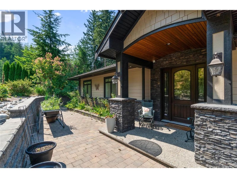 2762 Glenview Road, Blind Bay, British Columbia, V0E1H1, Blind Bay, British Columbia — photo 1 of 5