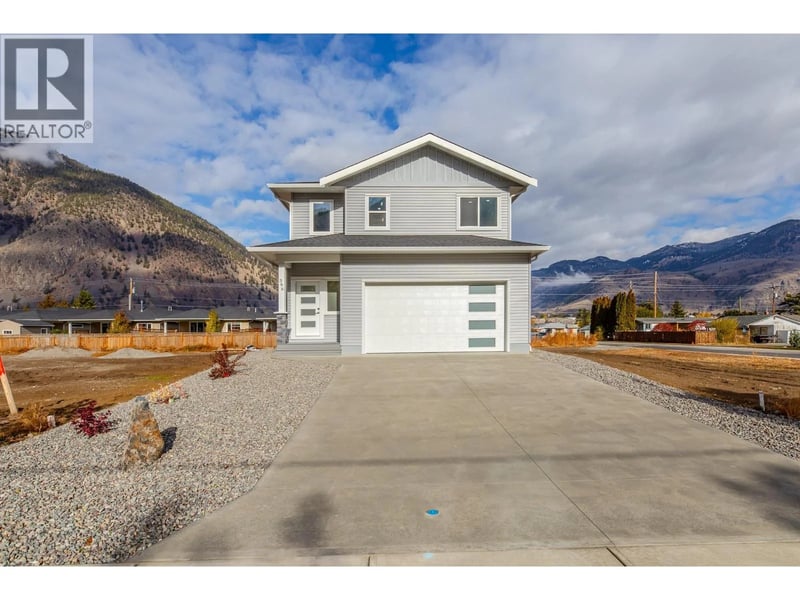 396 11th Avenue, Keremeos, British Columbia, V0X1N3, Keremeos, British Columbia — photo 1 of 5