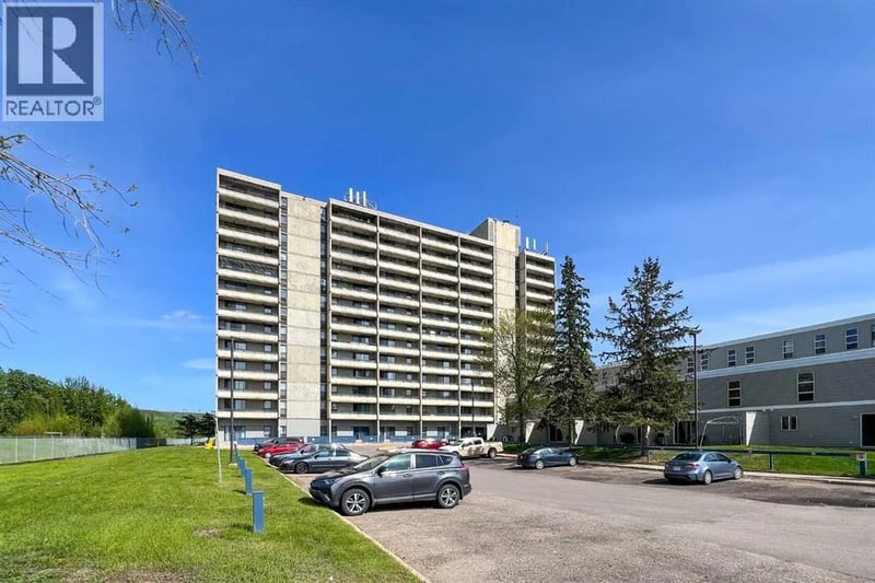 13221 Macdonald Drive, Fort McMurray, Alberta, T9H4H2, Fort McMurray, Alberta — photo 1 of 2