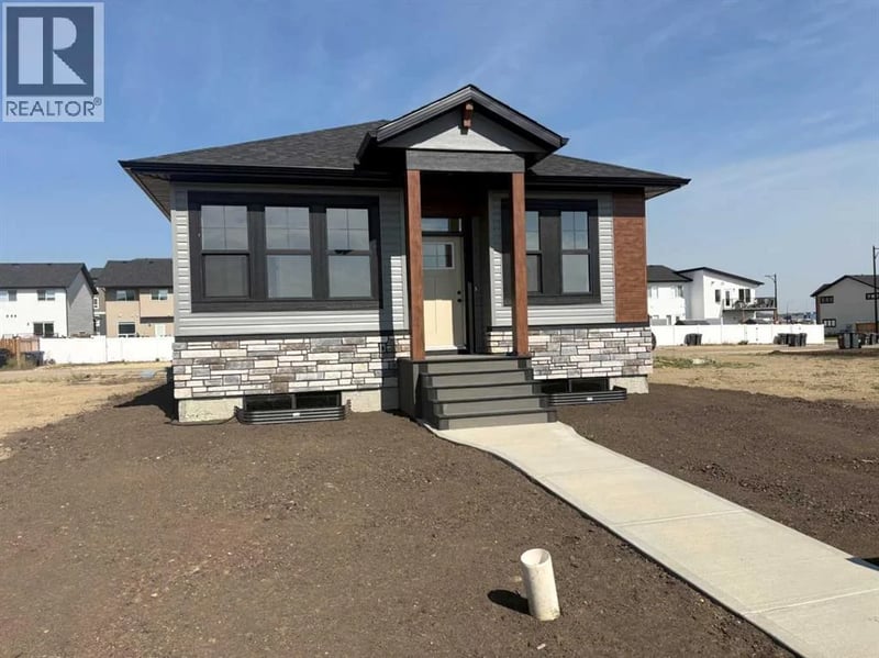 25 Ian Way, Sylvan Lake, Alberta, T4S0W5, Sylvan Lake, Alberta — photo 1 of 5