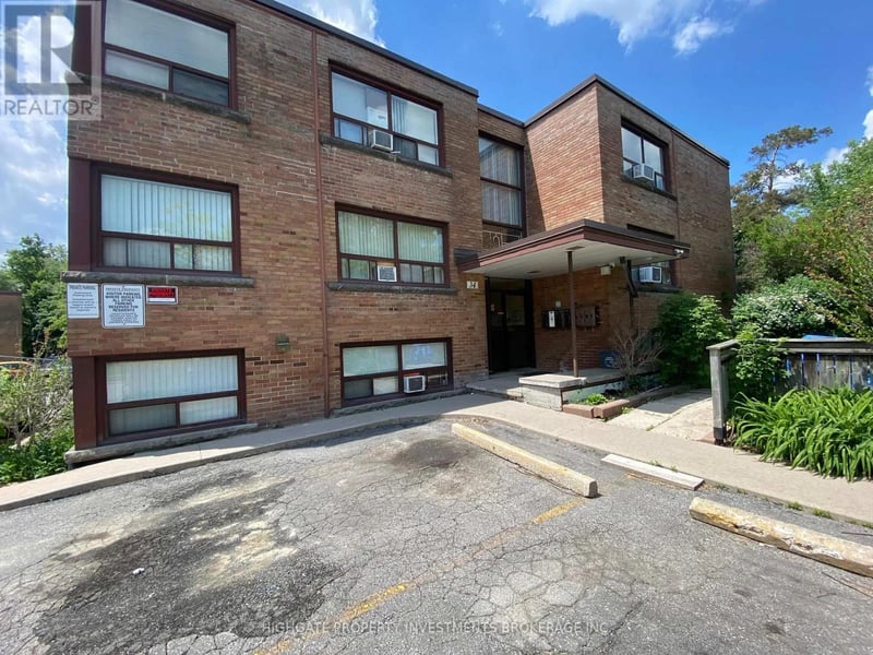 #3 34 Erlesmere Avenue, Brampton (Brampton East), Ontario, L6W2T6, Brampton (Brampton East), Ontario — photo 1 of 5