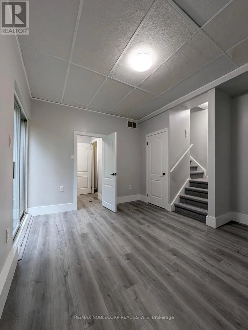 #Lower 59 Scott Crescent, Barrie (Letitia Heights), Ontario, L4N4W2, Barrie (Letitia Heights), Ontario — photo 1 of 5