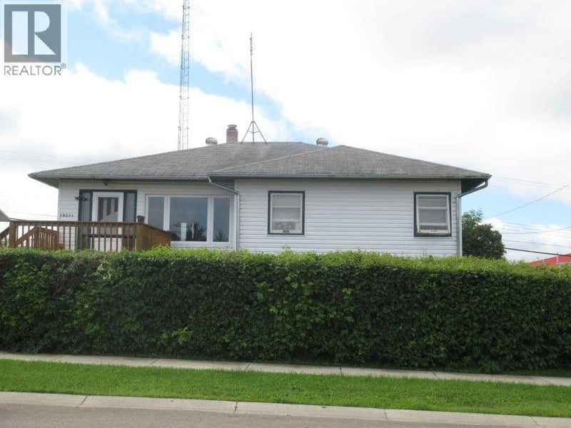 10211 102 Avenue, Lac La Biche, Alberta, T0A2C0, Lac La Biche, Alberta — photo 1 of 5