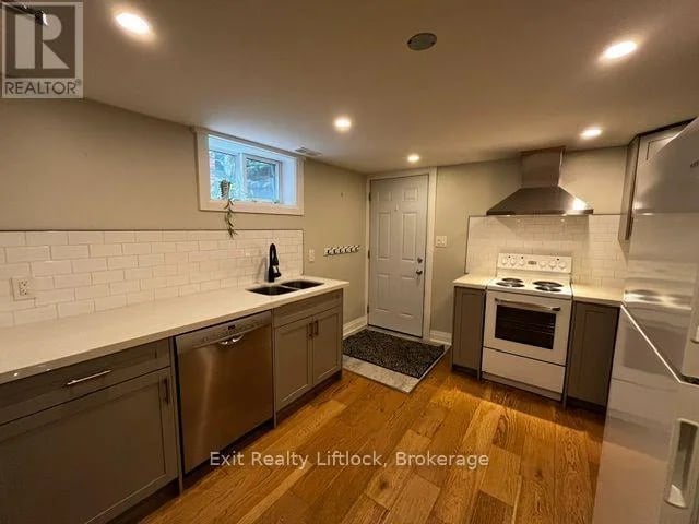 #Basement 450 Weller Street, Peterborough (Town Ward 3), Ontario, K9H2N6, Peterborough (Town Ward 3), Ontario — photo 1 of 5