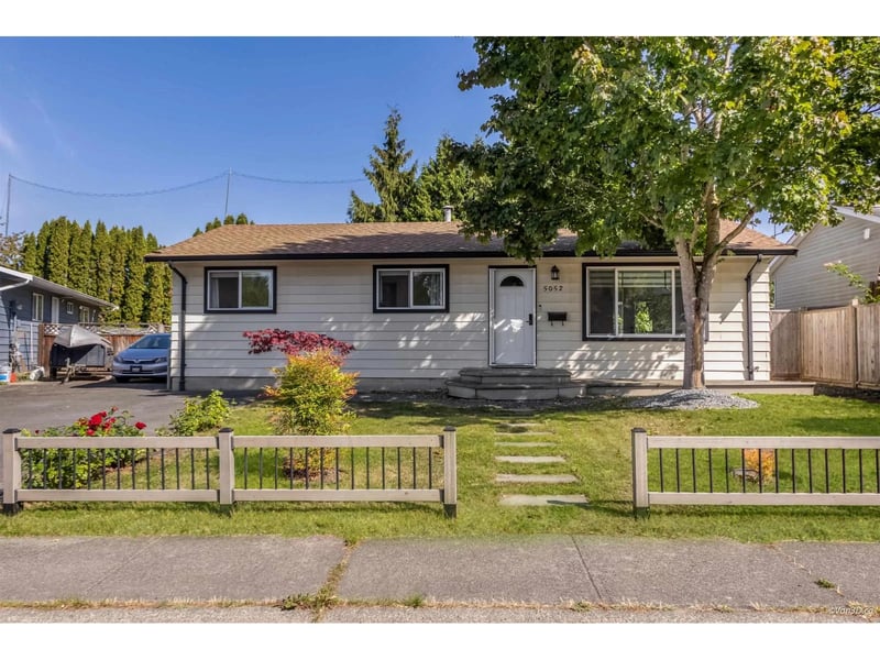 5052 205B Street, Langley, British Columbia, V3A6Z5, Langley, British Columbia — photo 1 of 5