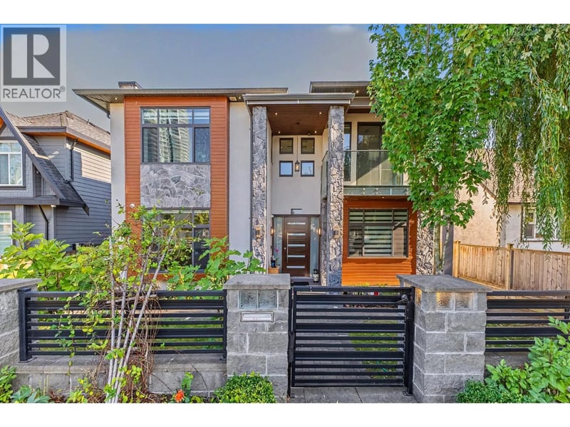 1806 TENTH Avenue, New Westminster, British Columbia, V3M3J5, New Westminster, British Columbia — photo 1 of 5