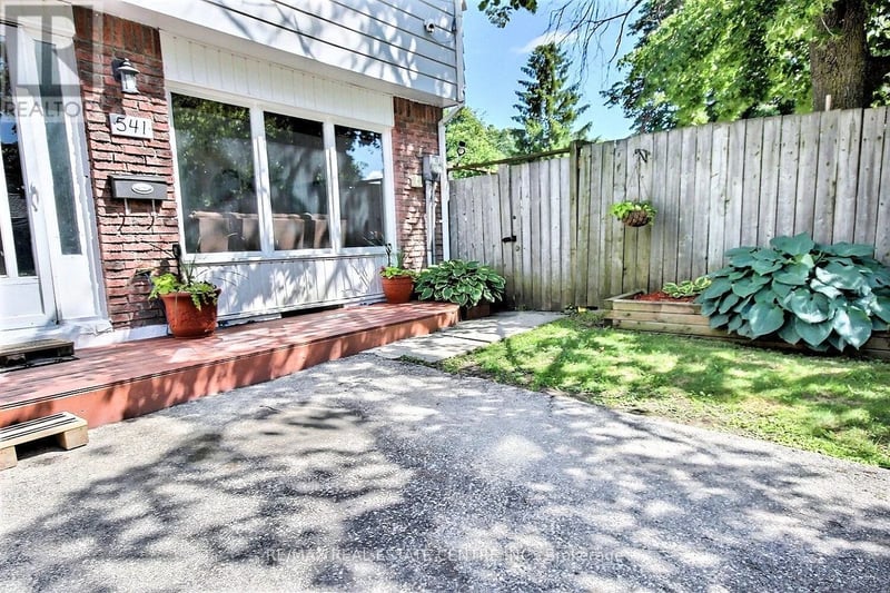 541 Parkview Crescent, Cambridge, Ontario, N3H4Z9, Cambridge, Ontario — photo 1 of 5