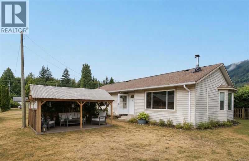 135 Macdonald Road, Lake Cowichan, British Columbia, V0R2G0, Lake Cowichan, British Columbia — photo 1 of 5