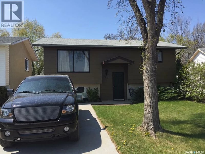 581 3rd STREET W, Shaunavon, Saskatchewan, S0N2M0, Shaunavon, Saskatchewan — photo 1 of 5