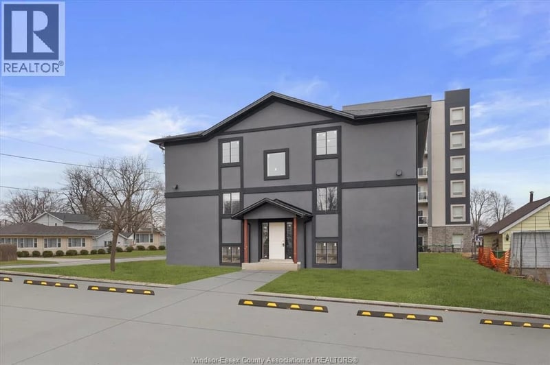 #1B 120 CENTRE Street, Essex, Ontario, N8M1P9, Essex, Ontario — photo 1 of 5