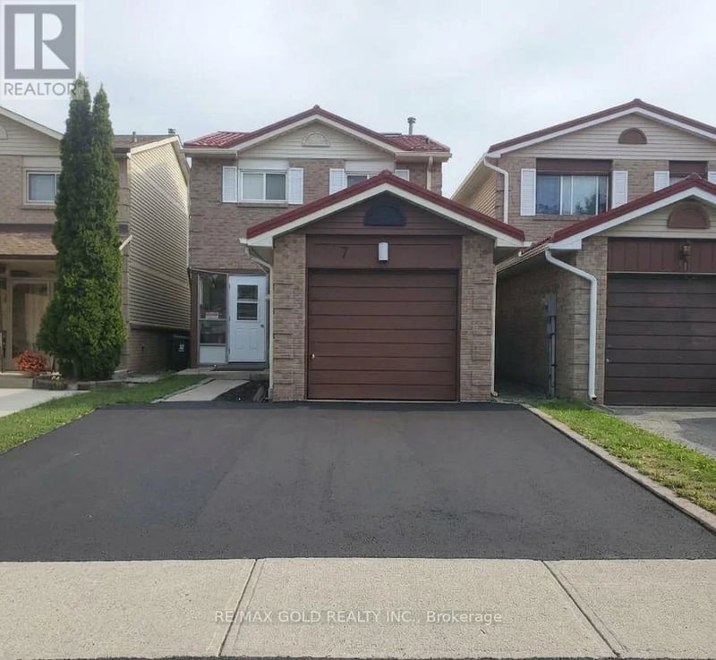 7 Auld Croft Road, Toronto (West Humber-Clairville), Ontario, M9W6E3, Toronto (West Humber-Clairville), Ontario — photo 1 of 5