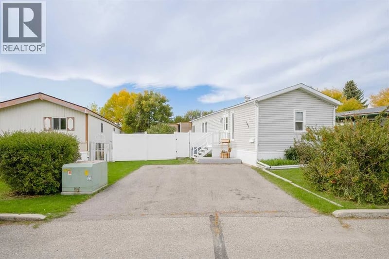 105 Heritage Drive, Okotoks, Alberta, T1S1M4, Okotoks, Alberta — photo 1 of 5