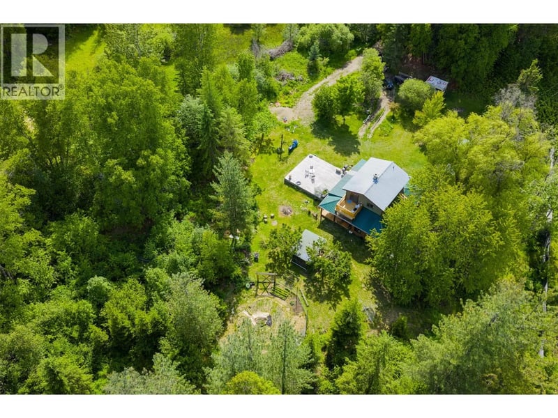 7010 PERRYS CEMETERY Road, Winlaw, British Columbia, V0G2J0, Winlaw, British Columbia — photo 1 of 5