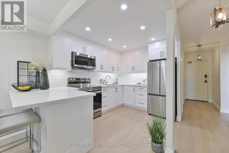 #207 4101 Sheppard Avenue East, Toronto (Agincourt South-Malvern West), Ontario, M1S3H3, Toronto (Agincourt South-Malvern West), Ontario — photo 1 of 5