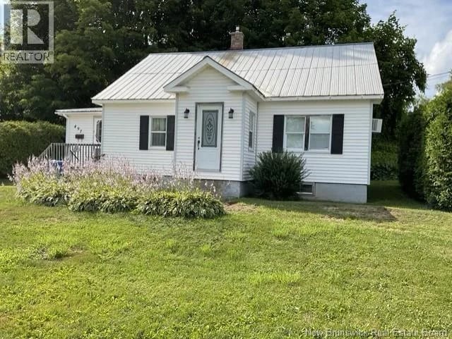 497 Main Street, Woodstock, New Brunswick, E7M2B8, Woodstock, New Brunswick — photo 1 of 5