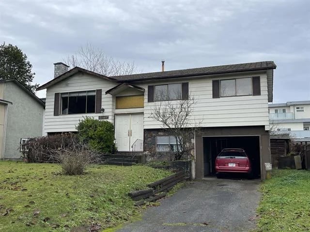 8868 ROSLIN Place, Surrey, British Columbia, V3V6L8, Surrey, British Columbia — photo 1 of 5