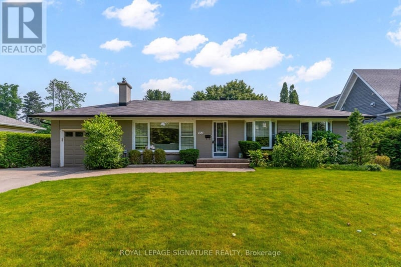 383 Maplehurst Avenue, Oakville (BR Bronte), Ontario, L6L4Y3, Oakville (BR Bronte), Ontario — photo 1 of 5