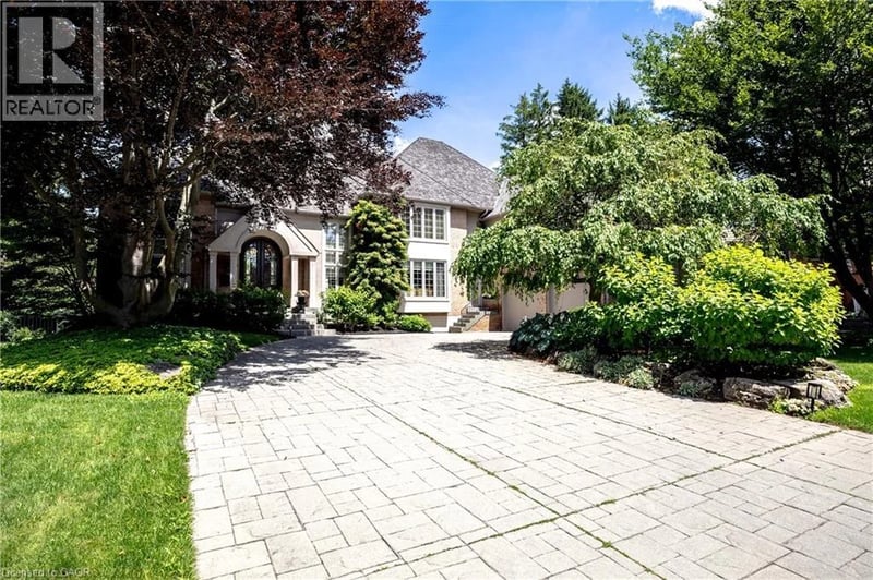 15 PEPPERTREE Crescent, Ancaster, Ontario, L9G4L8, Ancaster, Ontario — photo 1 of 5