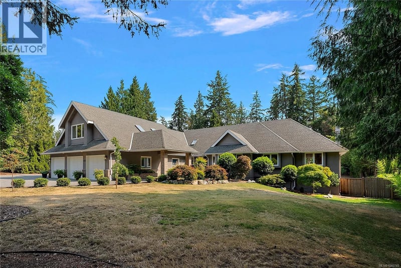 657 Cromarty Avenue, North Saanich, British Columbia, V8L5G6, North Saanich, British Columbia — photo 1 of 5