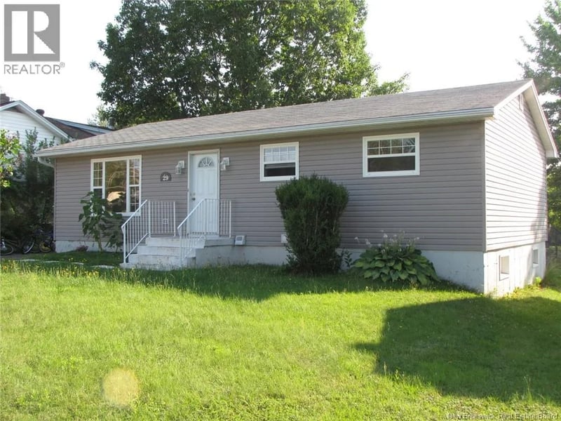 29 Alice Avenue, Moncton, New Brunswick, E1E2H9, Moncton, New Brunswick — photo 1 of 5